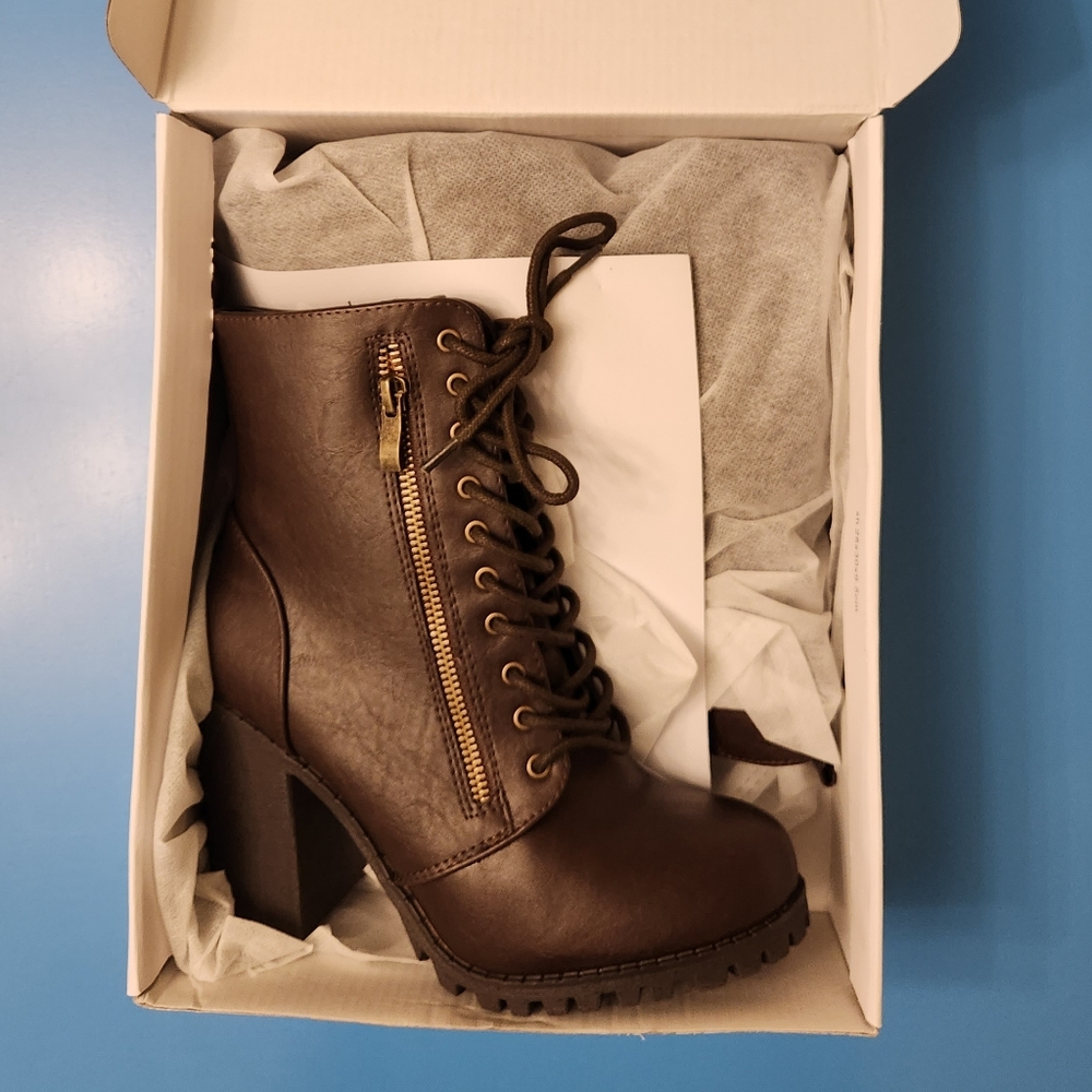 Dream Pairs Silverado Brown boots size 7